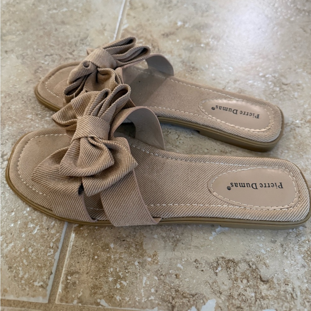 Pierre Dumas Women's Beige Bow Sandals - Picture 2 of 3